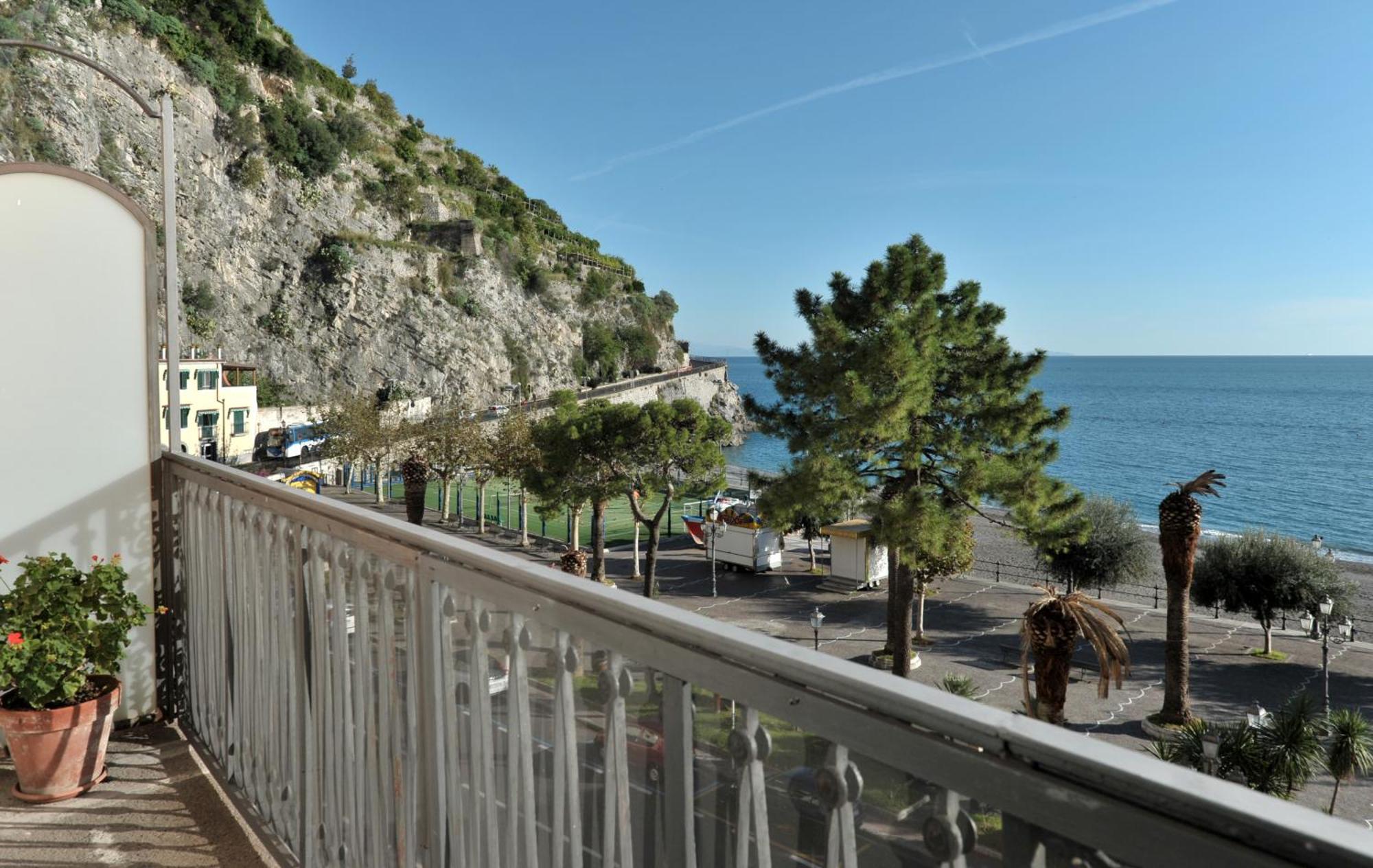 La Tuga - Ravello Accommodation Мінорі Екстер'єр фото